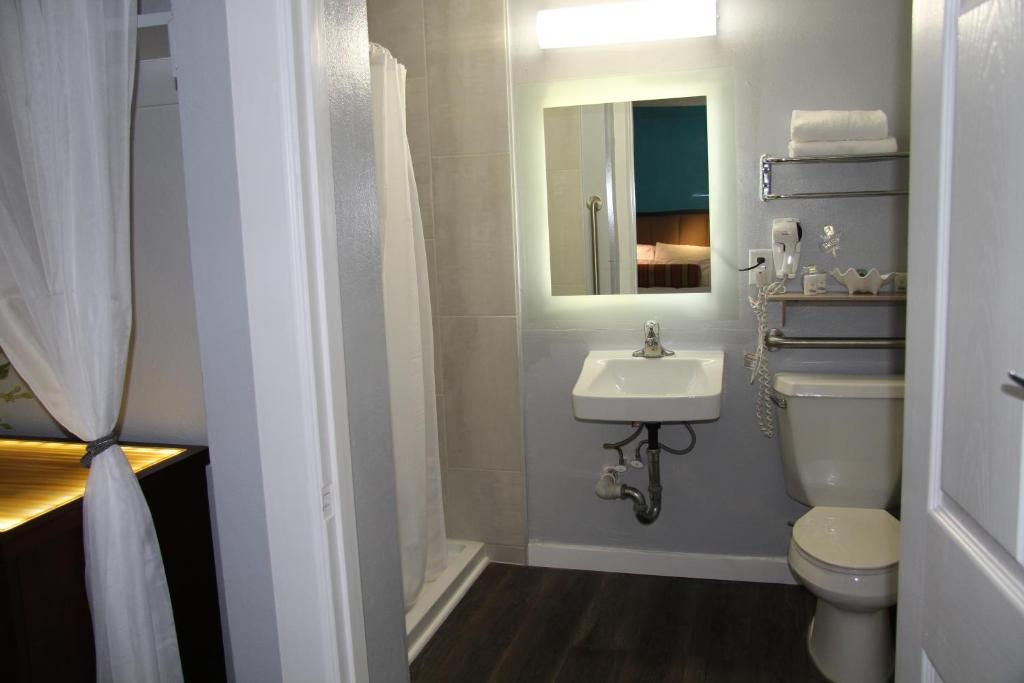 Koupelna v ubytování Naval Suites