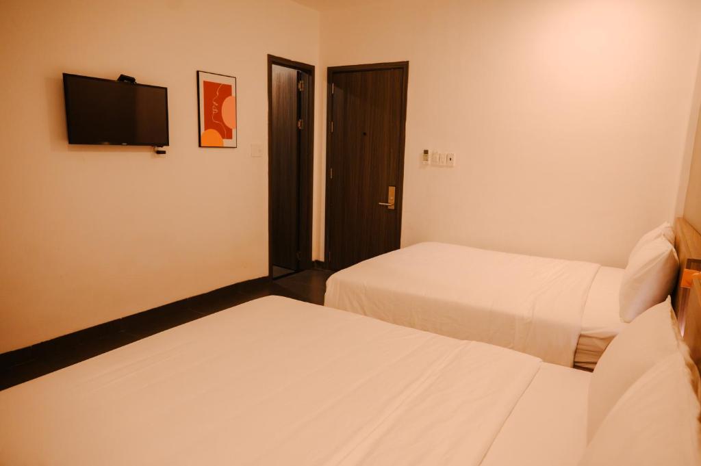Giường trong phòng chung tại Charm House Hue