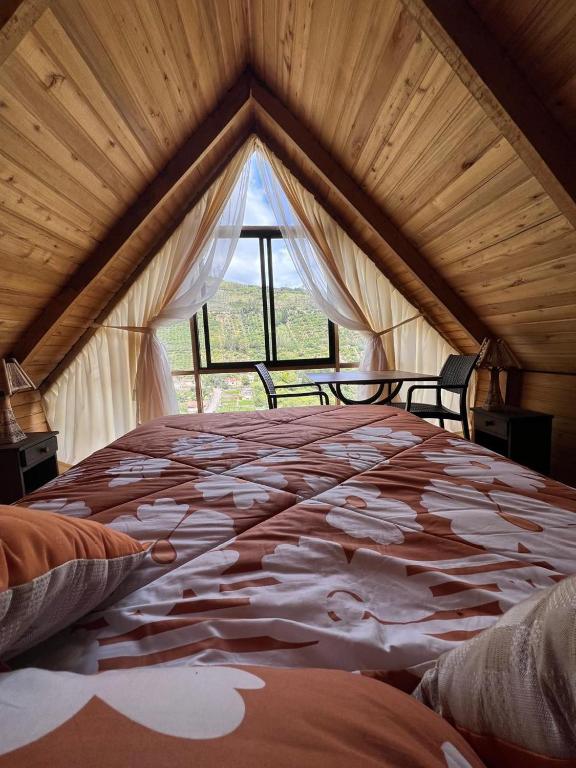 Postel nebo postele na pokoji v ubytování Cabañas-ALPINA-PATATE