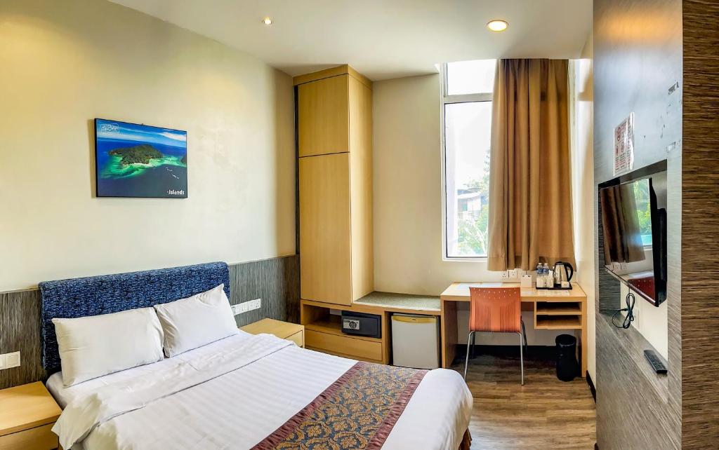 Postel nebo postele na pokoji v ubytování Courtyard Hotel 1Borneo