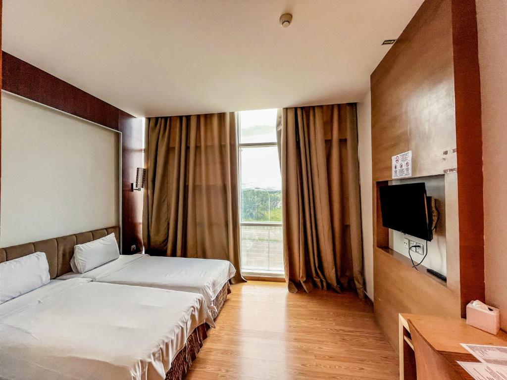 Postel nebo postele na pokoji v ubytování Courtyard Hotel 1Borneo