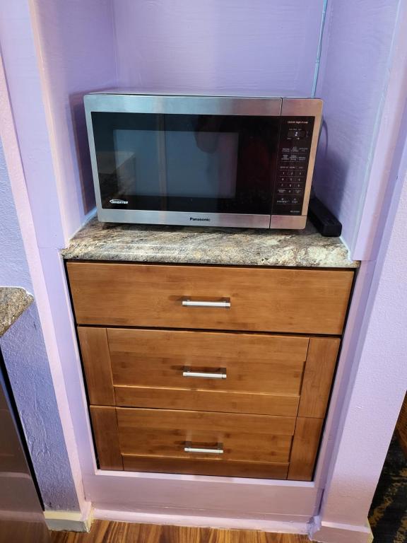 TV a/nebo společenská místnost v ubytování Yonegan Central Maui Getaways
