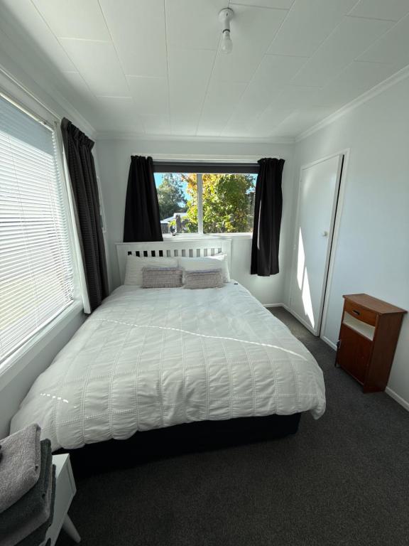 Postel nebo postele na pokoji v ubytování Inglewood shared Home BNB