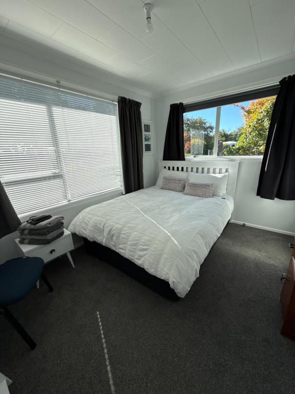 Postel nebo postele na pokoji v ubytování Inglewood shared Home BNB