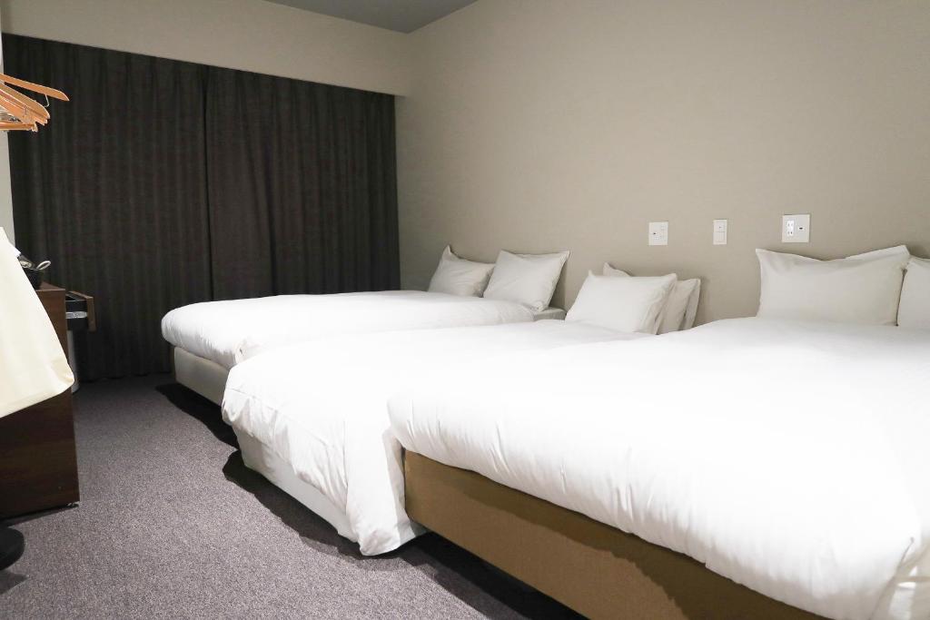 Postel nebo postele na pokoji v ubytování Shinsaibashi ARTY Inn