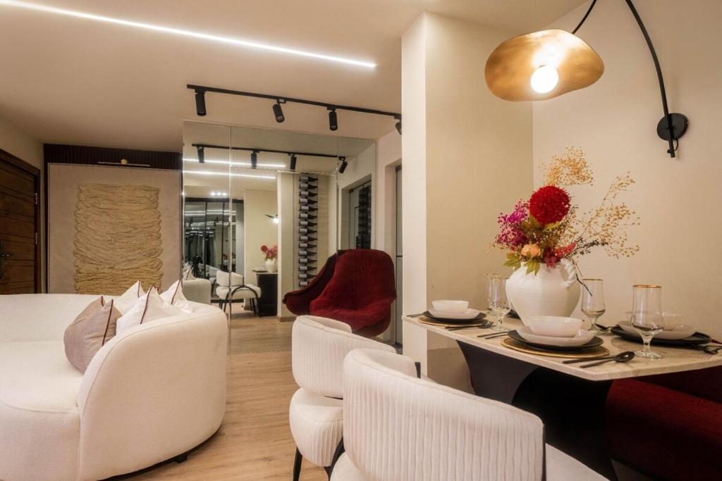 Fotografie z fotogalerie ubytování Libertini Apartments - Lovely 2 Bedroom With Pool and PS5 - Lekki v destinaci Lagos
