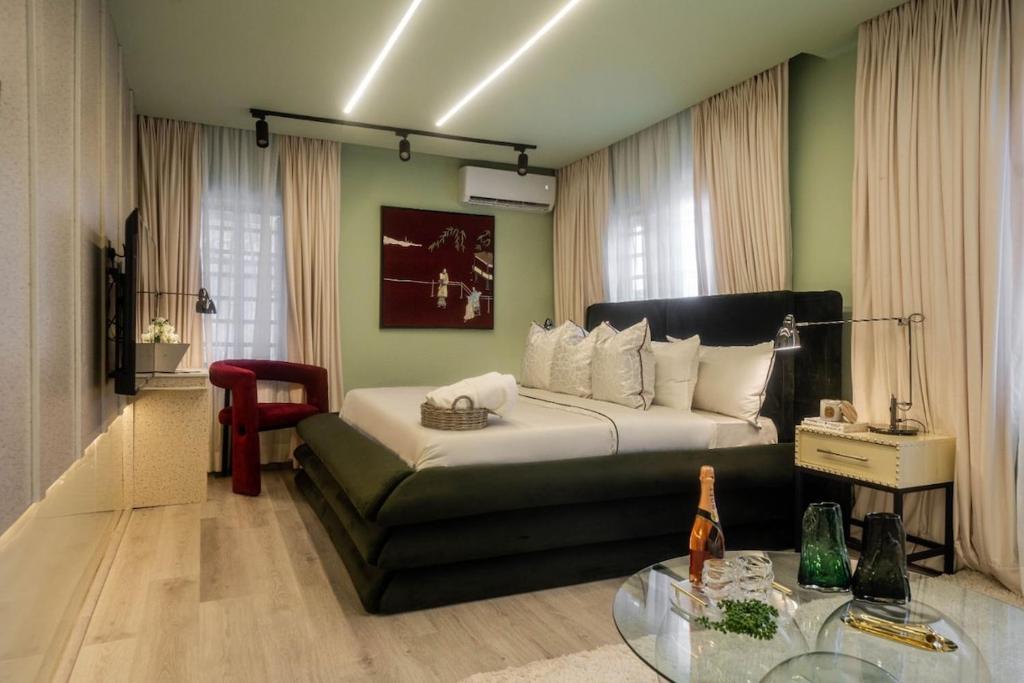 Fotografie z fotogalerie ubytování Libertini Apartments - Lovely 2 Bedroom With Pool and PS5 - Lekki v destinaci Lagos