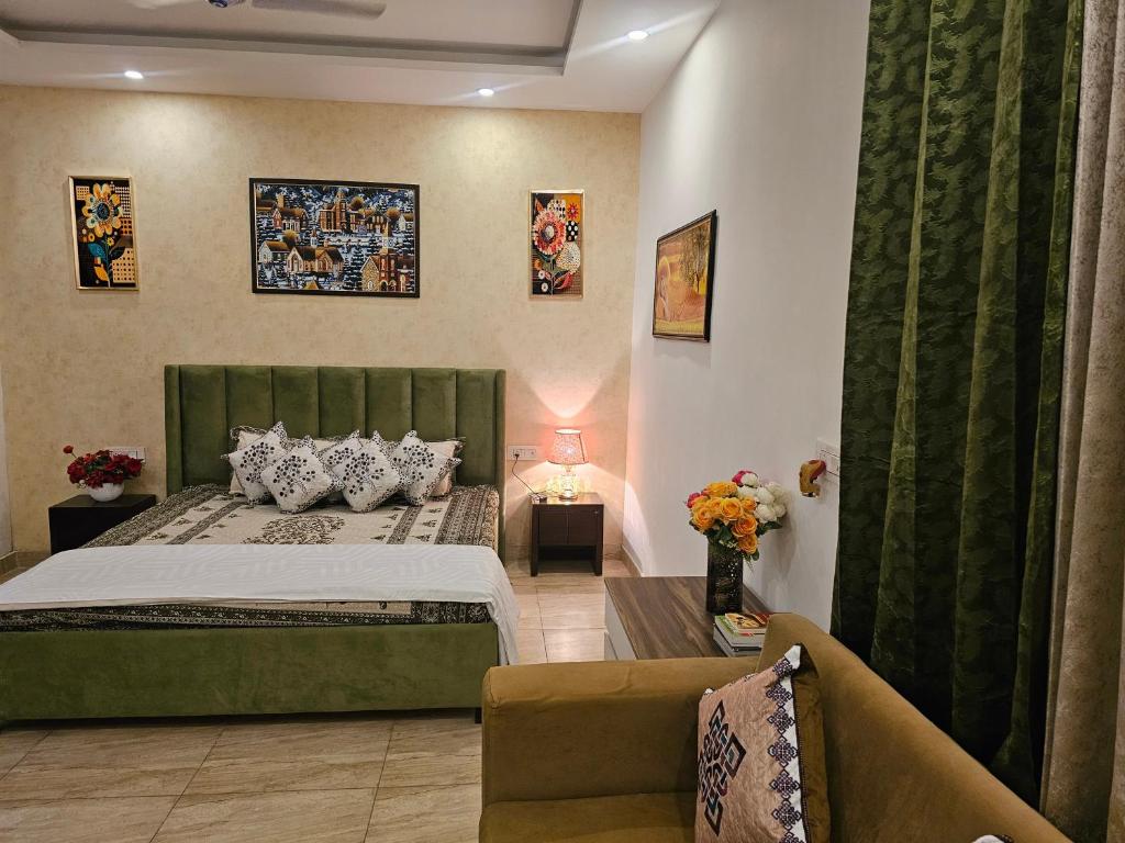 Postel nebo postele na pokoji v ubytování Luxury Flat By Trendy Feels