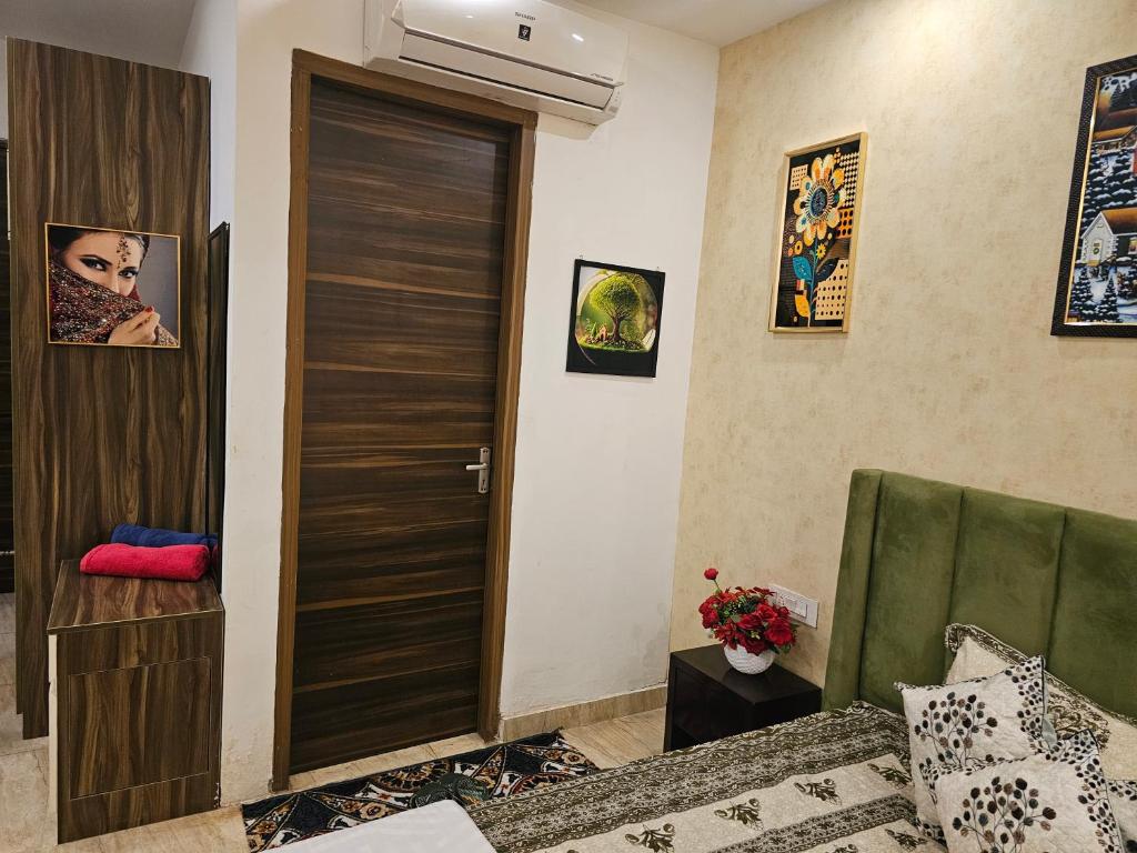 Postel nebo postele na pokoji v ubytování Luxury Flat By Trendy Feels