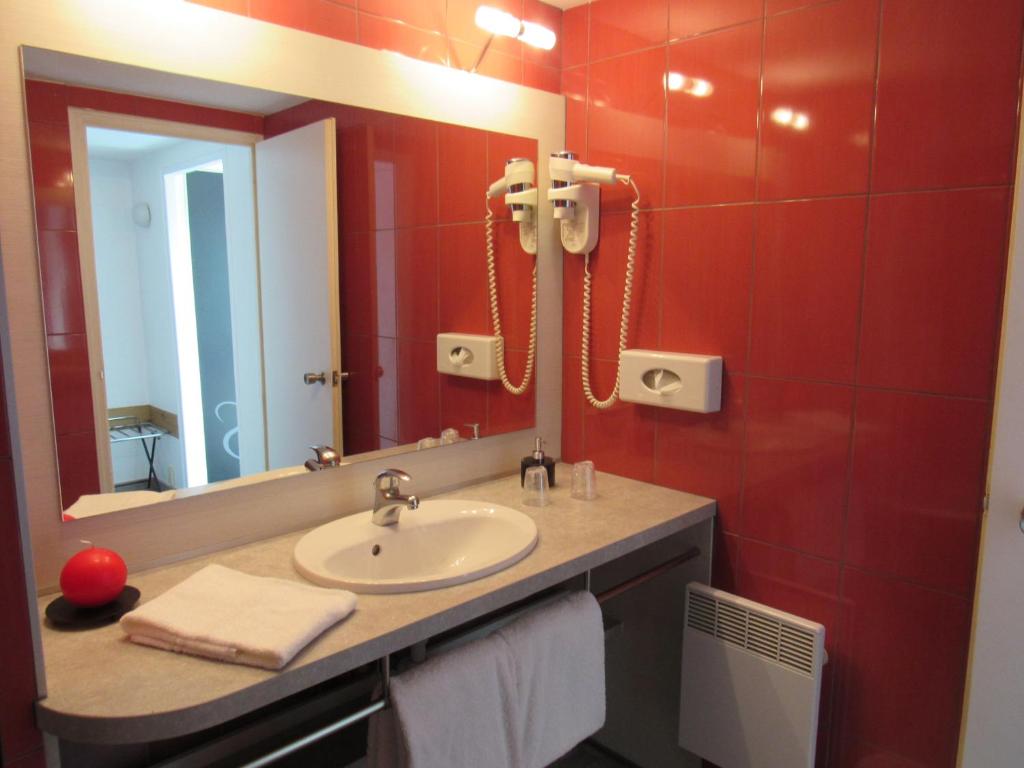 Koupelna v ubytování Citotel Les Sternes