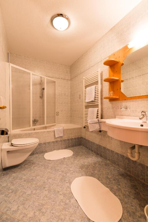 Koupelna v ubytování Hotel Rosenheim