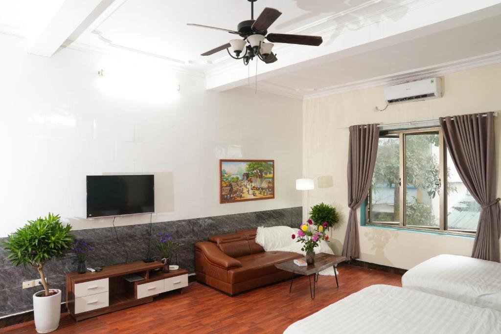 TV a/nebo společenská místnost v ubytování Hanoi Crocus Homestay