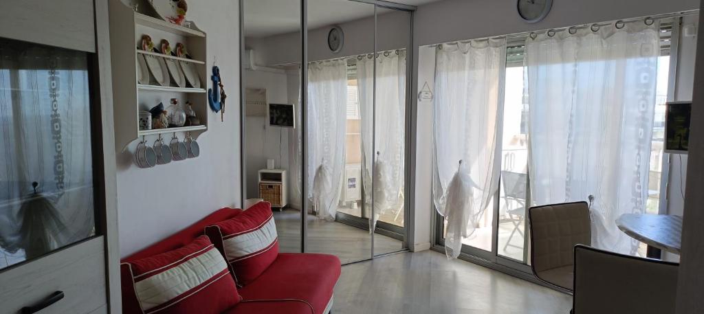 Część wypoczynkowa w obiekcie Charmant studio à Cros de Cagnes
