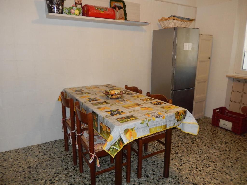 Kuchnia lub aneks kuchenny w obiekcie APPARTAMENTO HEIDI IN CENTRO STORICO