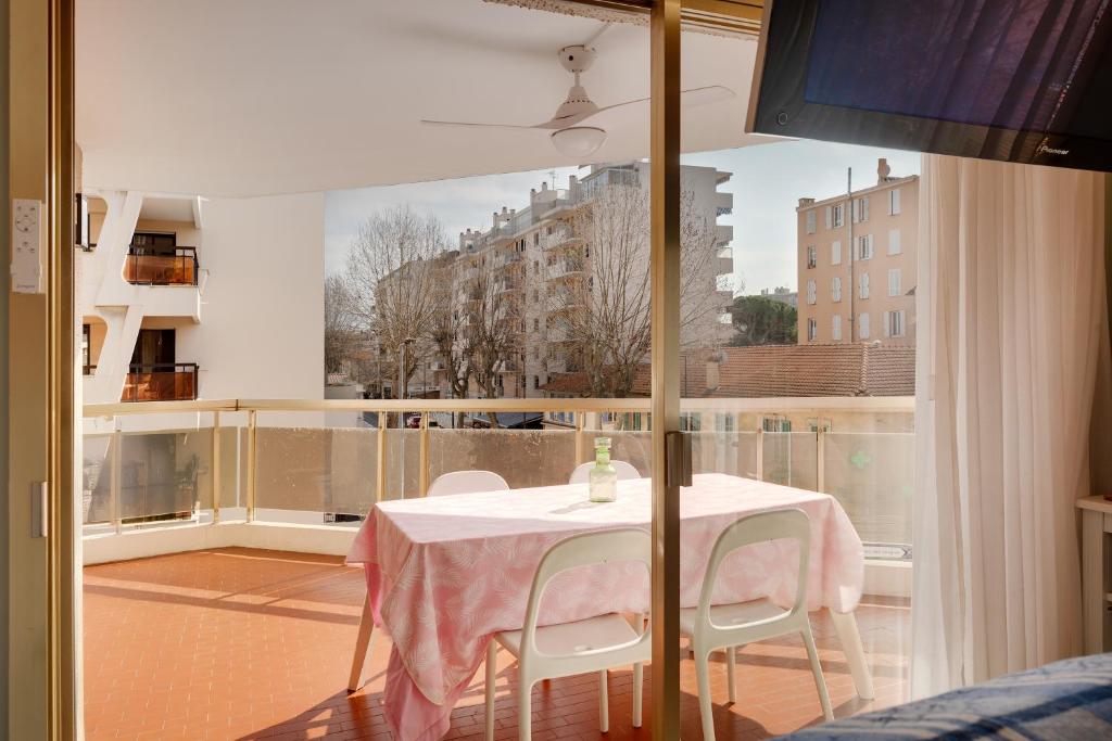 Balkón alebo terasa v ubytovaní LE SYLVAPLANA JUAN LES PINS Terrasse 30m2