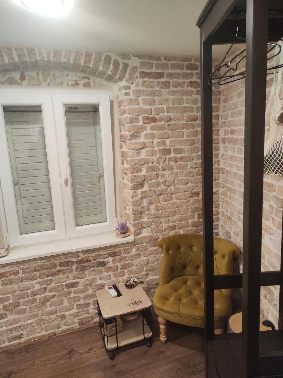 Posezení v ubytování Luxury and Authentic Studio in Split Old Town