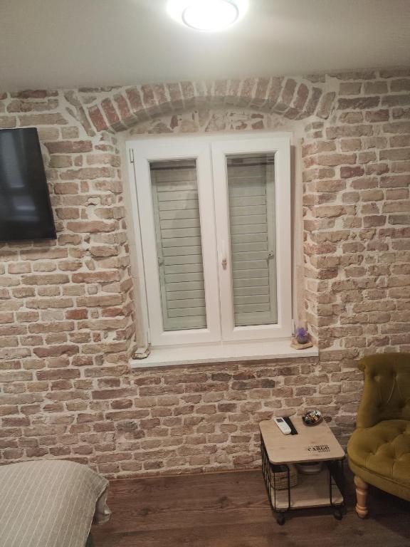 TV a/nebo společenská místnost v ubytování Luxury and Authentic Studio in Split Old Town