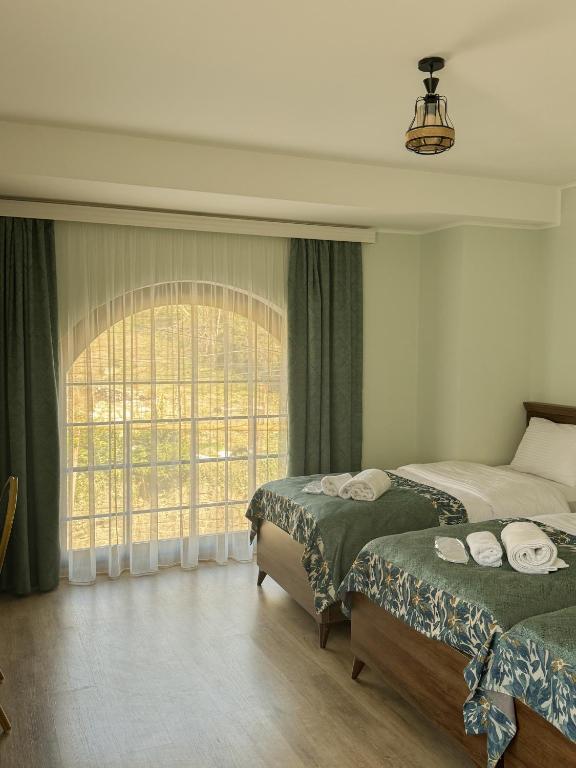 Postel nebo postele na pokoji v ubytování Lileo Kutaisi - Hotel&Winery