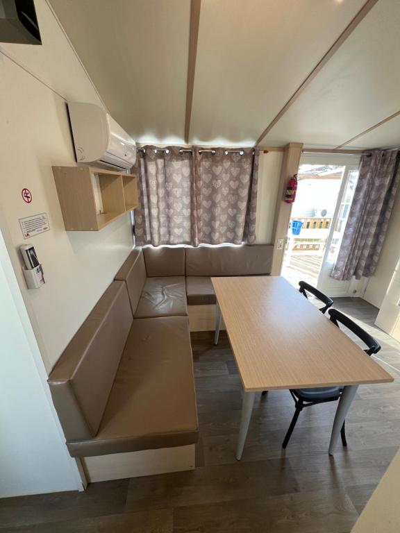 Posedenie v ubytovaní Les mobil homes de NOLY, 1 Place adulte Réserve Africaine de Sigean gratuite