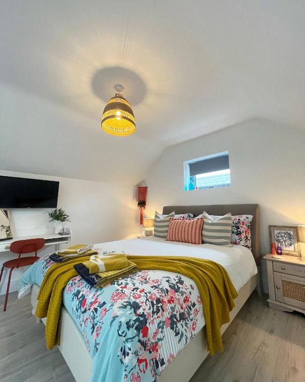 Posteľ alebo postele v izbe v ubytovaní The Loft Curracloe, on Wexfords Coastal Scenic Route