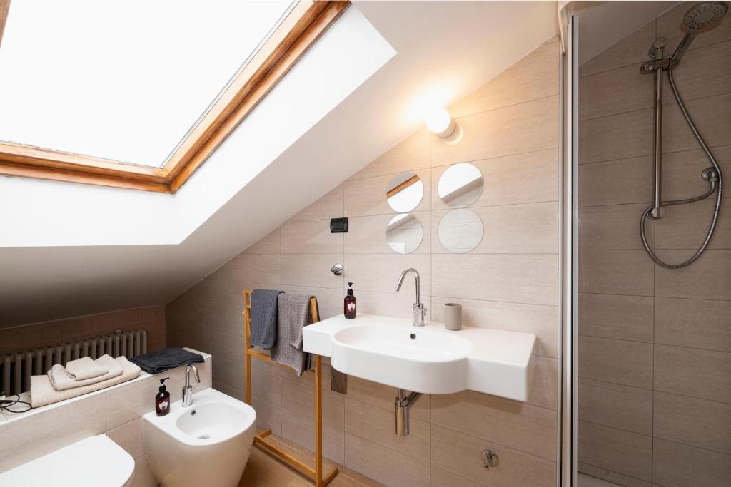 a bathroom with a sink and a shower at Appartamento Palazzo dei Duchi in Avigliana