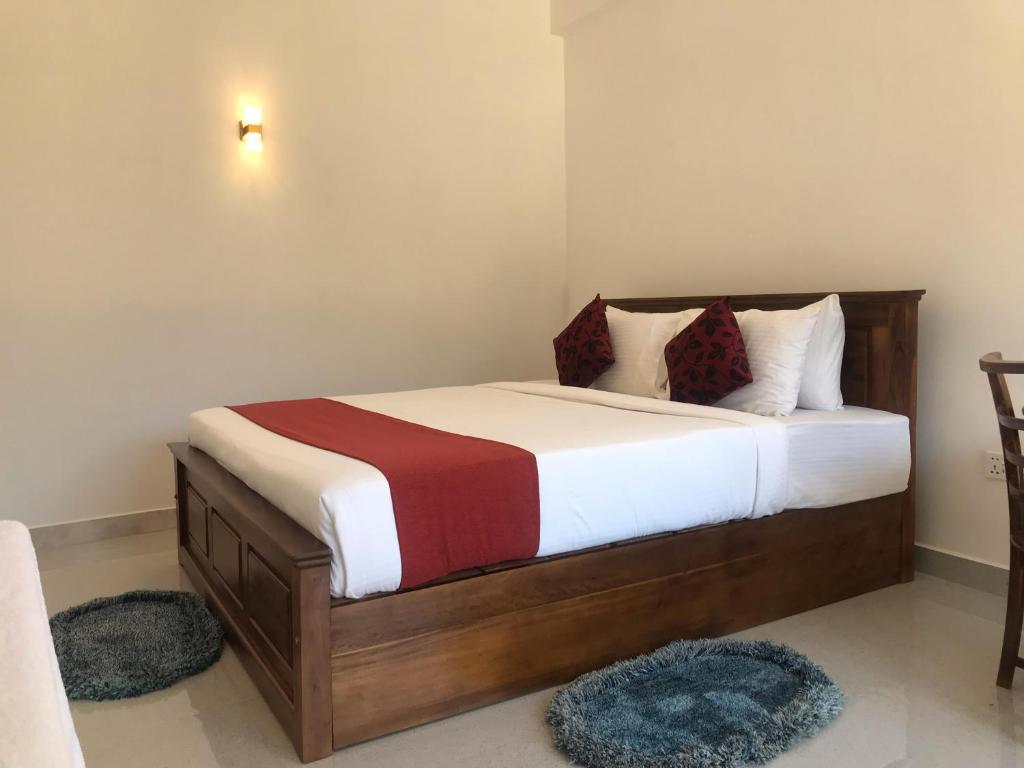 Postel nebo postele na pokoji v ubytování Ever Breeze Ella Hotel