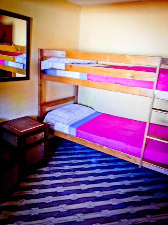 Postel nebo postele na pokoji v ubytování SURFtoLIVE House