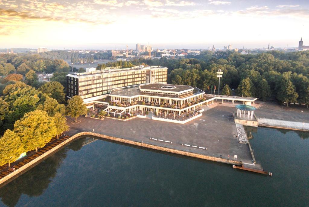 Courtyard by Marriott Hannover Maschsee - Resim 6