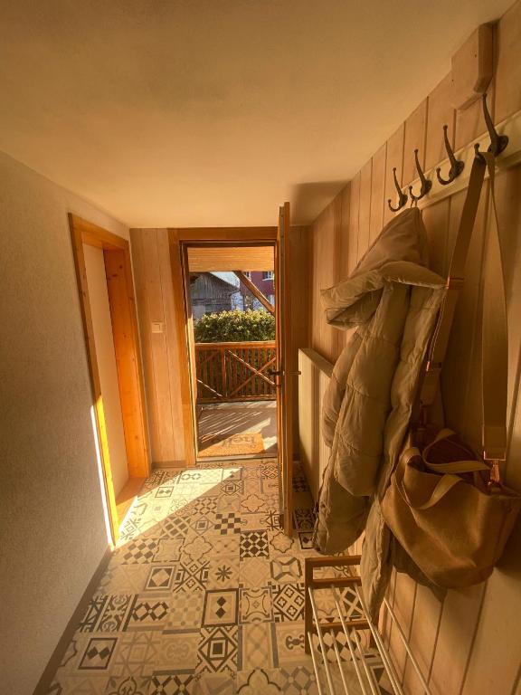 Cosy apartment in heritage protected swiss chalet - Resim 17