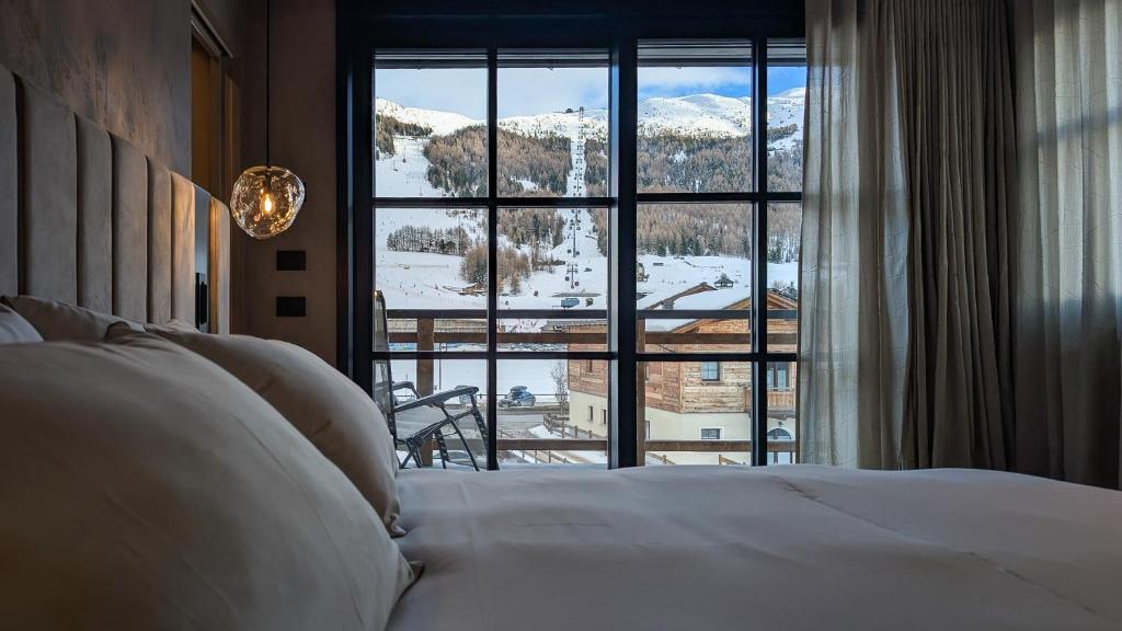 Nespecifikovaný výhled na hory nebo výhled na hory při pohledu z hotelu
