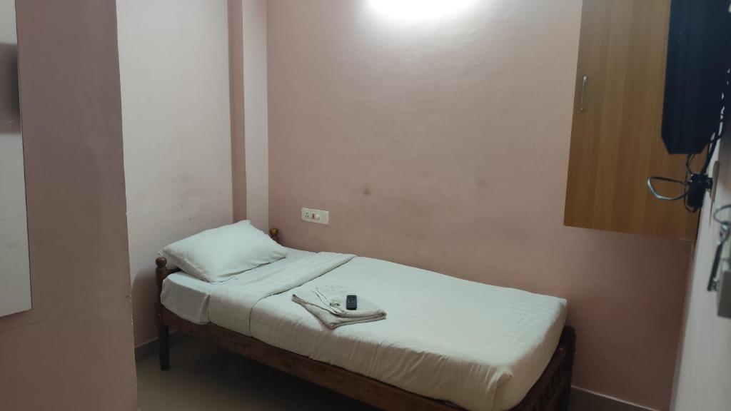 Postel nebo postele na pokoji v ubytování Hotel Tri-Star Regency
