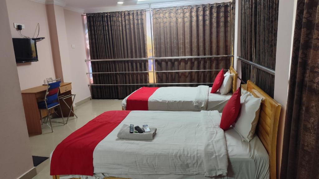 Postel nebo postele na pokoji v ubytování Hotel Tri-Star Regency