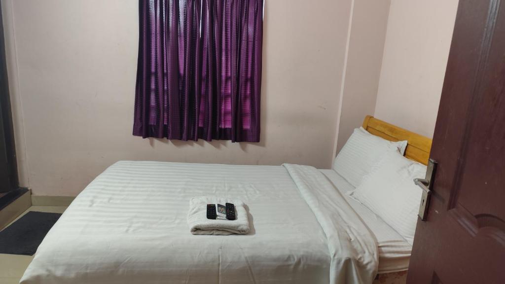 Postel nebo postele na pokoji v ubytování Hotel Tri-Star Regency
