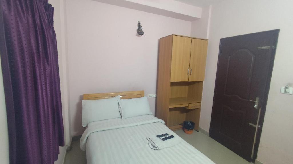 Postel nebo postele na pokoji v ubytování Hotel Tri-Star Regency