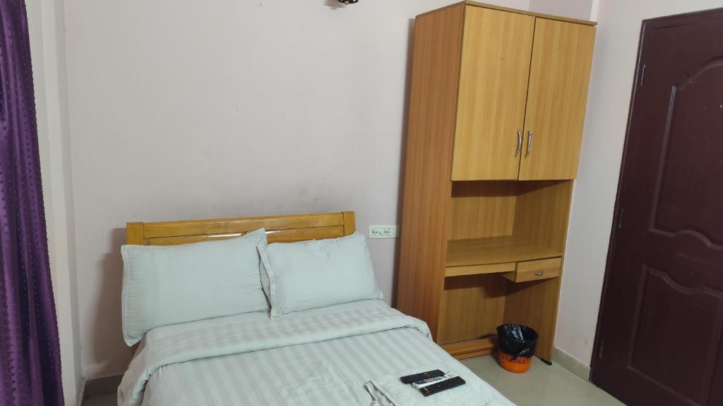 Postel nebo postele na pokoji v ubytování Hotel Tri-Star Regency
