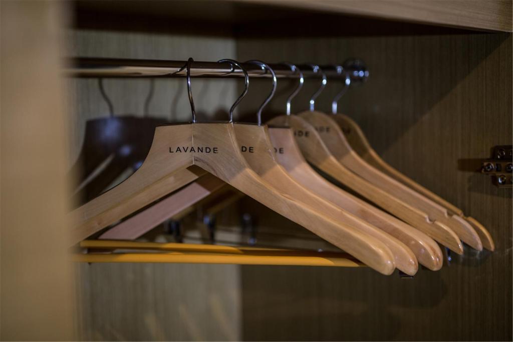 a group of wooden utensils hanging on a rack at Lavande Hotel Foshan Shunde Ronggui in Shunde