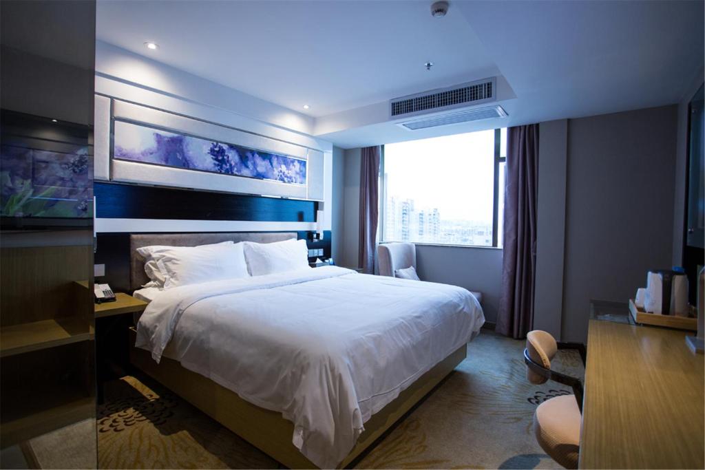 a hotel room with a large bed and a window at Lavande Hotel Foshan Shunde Ronggui in Shunde