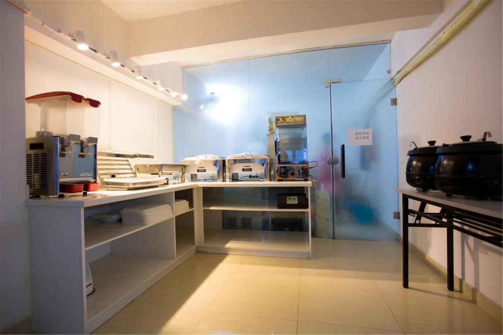 a kitchen with a counter with appliances on it at Lavande Hotel Foshan Shunde Ronggui in Shunde