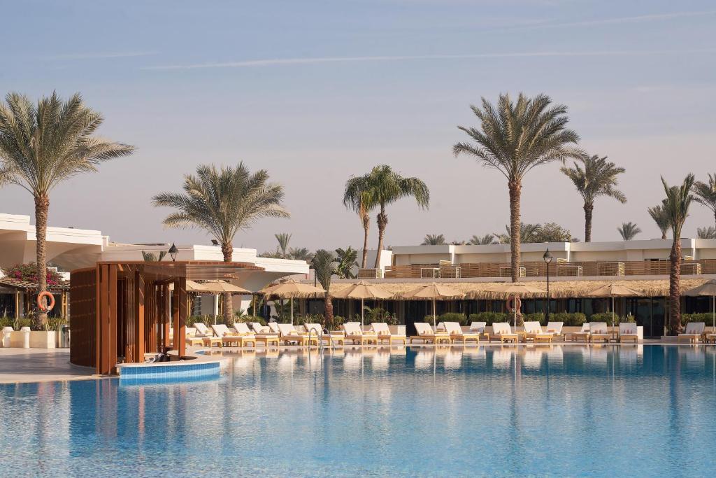 Πισίνα στο ή κοντά στο Pyramids Park Resort Cairo
