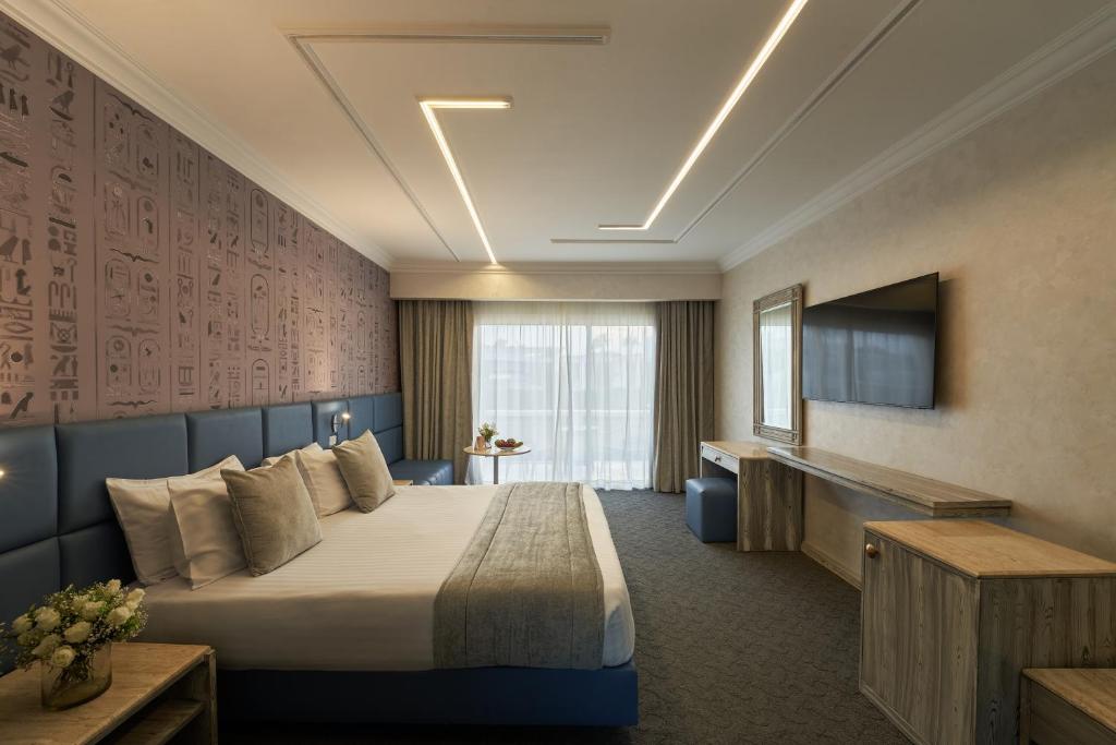 Cama o camas de una habitación en Pyramids Park Resort Cairo