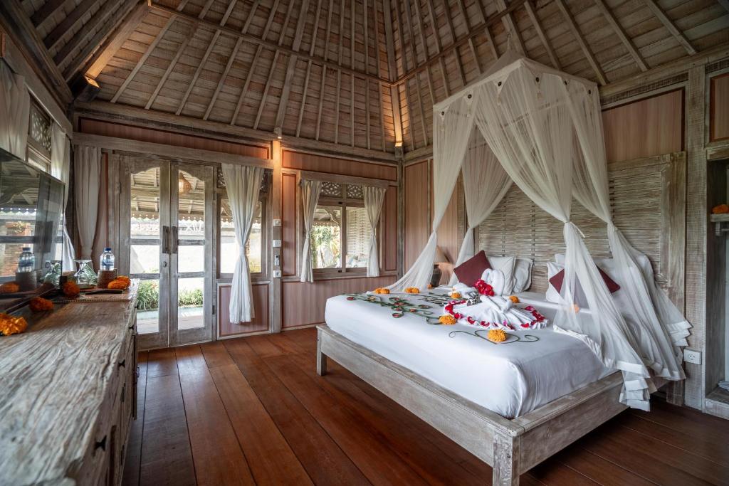 Postel nebo postele na pokoji v ubytování Uma Caming Villa Ubud