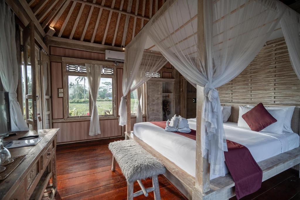 Postel nebo postele na pokoji v ubytování Uma Caming Villa Ubud