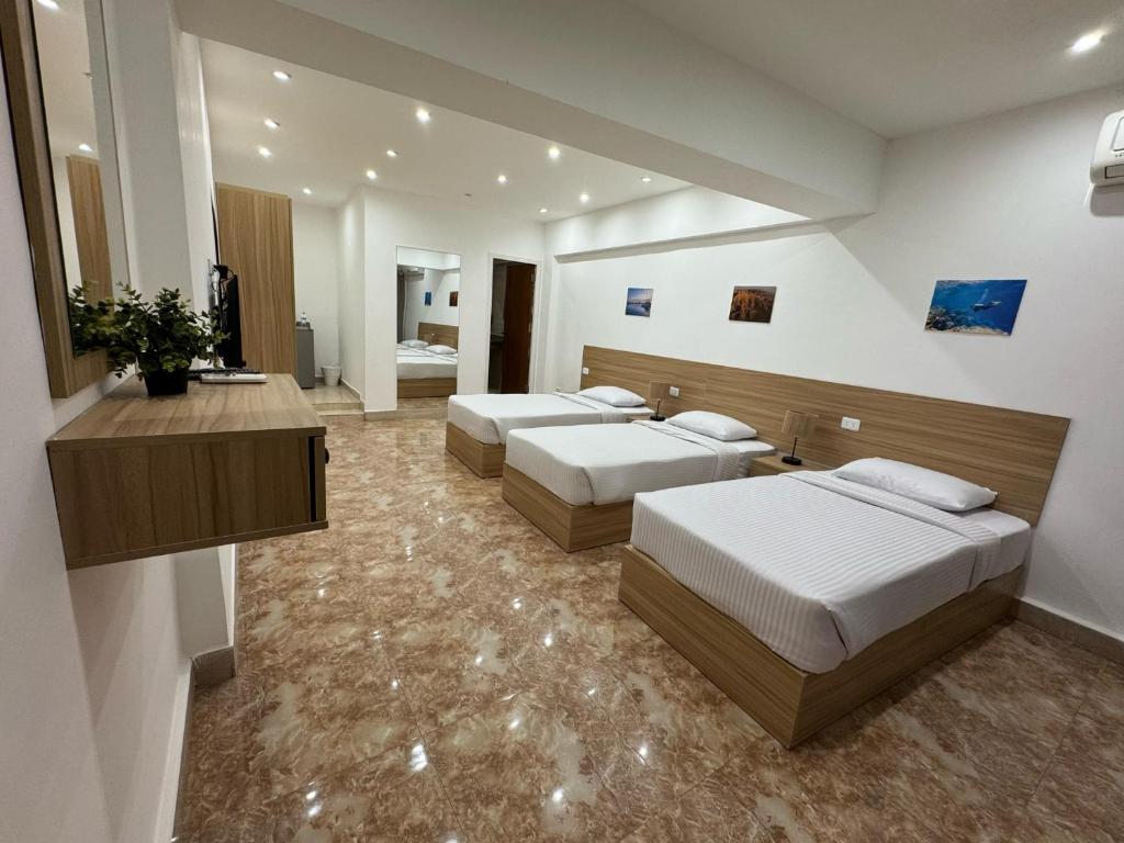 Postel nebo postele na pokoji v ubytování Lilly Lounge and Pool Accommodation for Adults Only