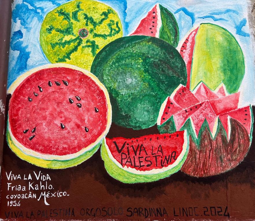 una pintura de un montón de fruta en una mesa en Orgosolo B&amp;B Sardegna, en Orgosolo