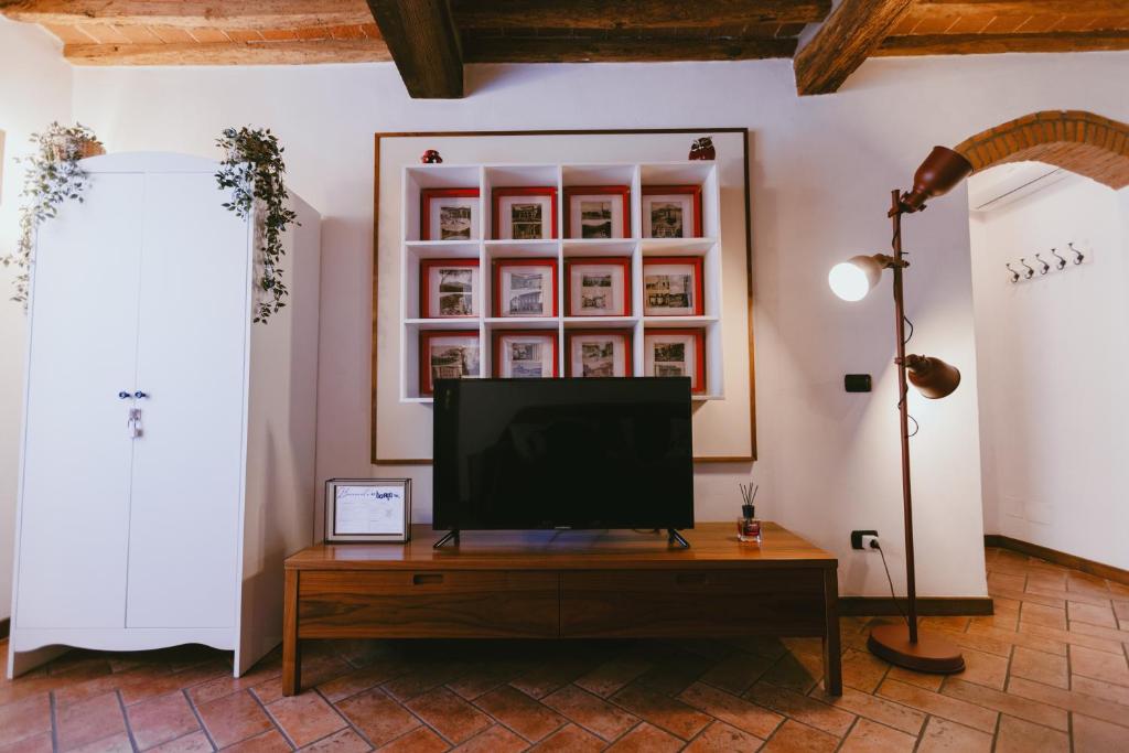 TV a/nebo společenská místnost v ubytování Al Borgo 153 Apartment