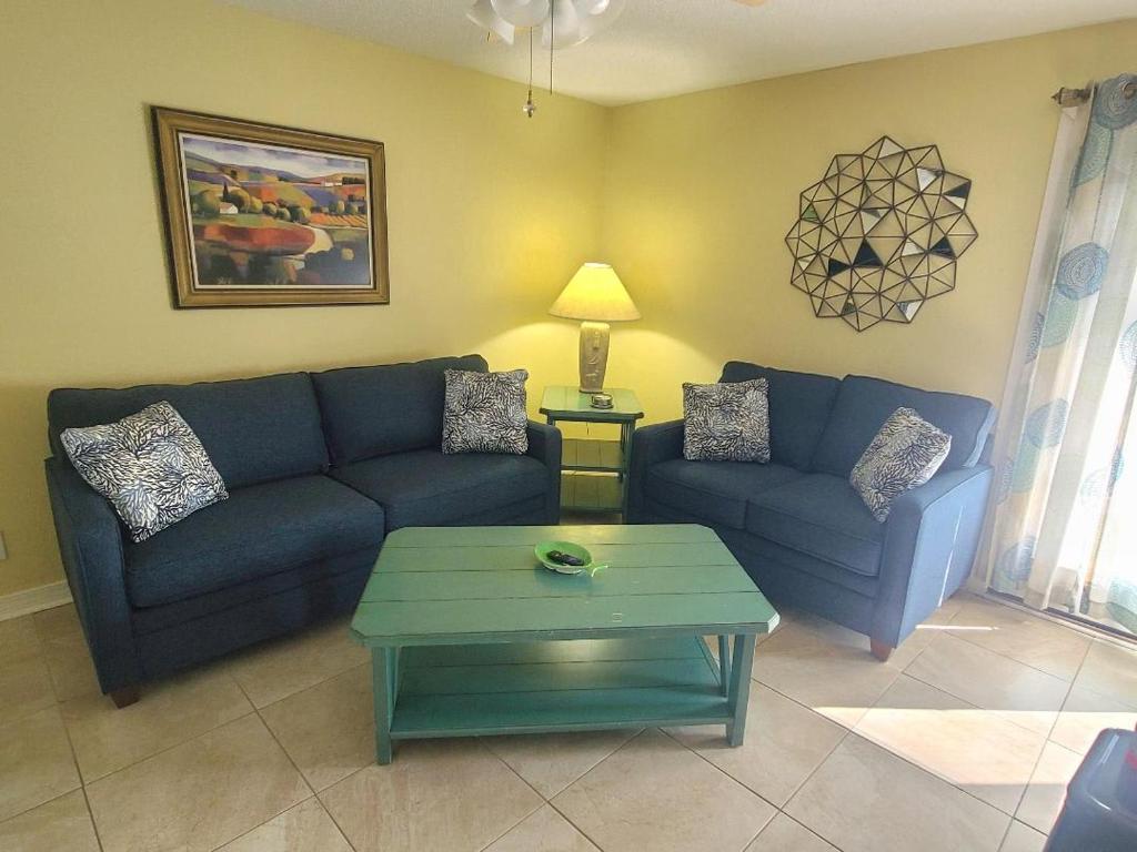Posezení v ubytování Super Cute With Deeded Beach Access (#26) - Sleeps 5