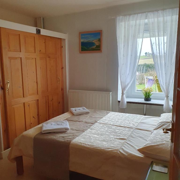 Photo de la galerie de l'établissement Chez Mai - a private room in a rural country home, à Auriac-Lagast