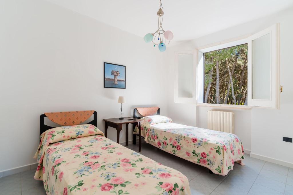 Postel nebo postele na pokoji v ubytování Intera casa ad uso esclusivo con 3 camere 2 bagni giardino wifi parcheggio lavatrice microonde barbecue macchina caffè