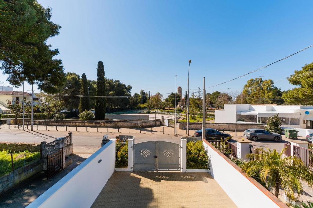 Fotografie z fotogalerie ubytování Intera casa ad uso esclusivo con 3 camere 2 bagni giardino wifi parcheggio lavatrice microonde barbecue macchina caffè v destinaci Tuglie