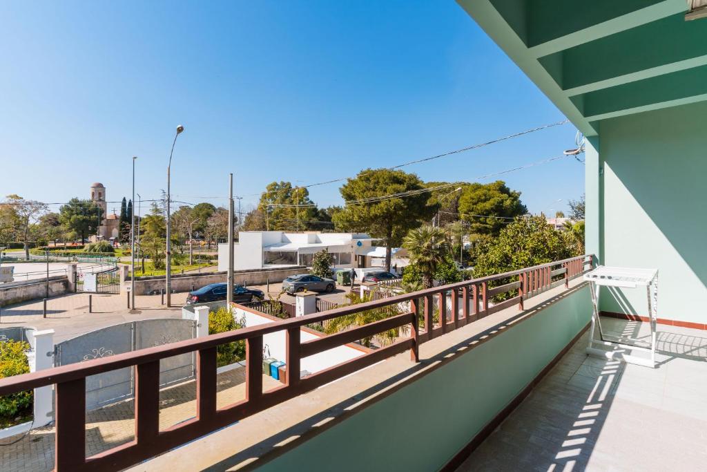 Balkón nebo terasa v ubytování Intera casa ad uso esclusivo con 3 camere 2 bagni giardino wifi parcheggio lavatrice microonde barbecue macchina caffè